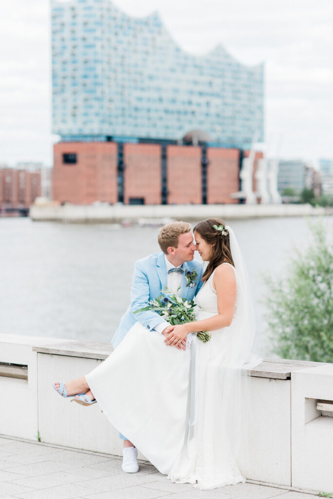 Fine Art Destination Wedding Photographer Europe | Nicole Mihelic | Hochzeitsfotograf Hamburg Elbphilharmonie