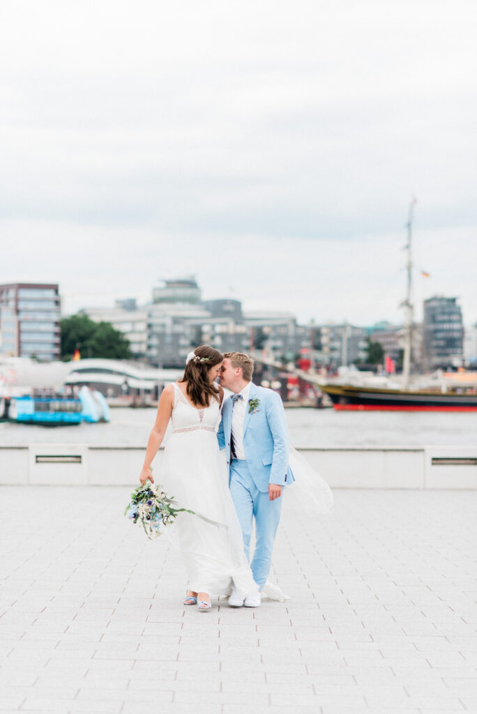 Fine Art Destination Wedding Photographer Europe | Nicole Mihelic | Hochzeitsfotograf Hamburg Elbphilharmonie