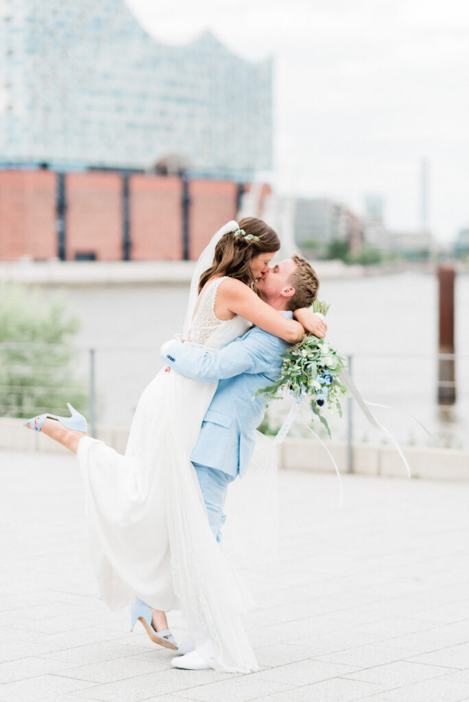 Fine Art Destination Wedding Photographer Europe | Nicole Mihelic | Hochzeitsfotograf Hamburg Elbphilharmonie