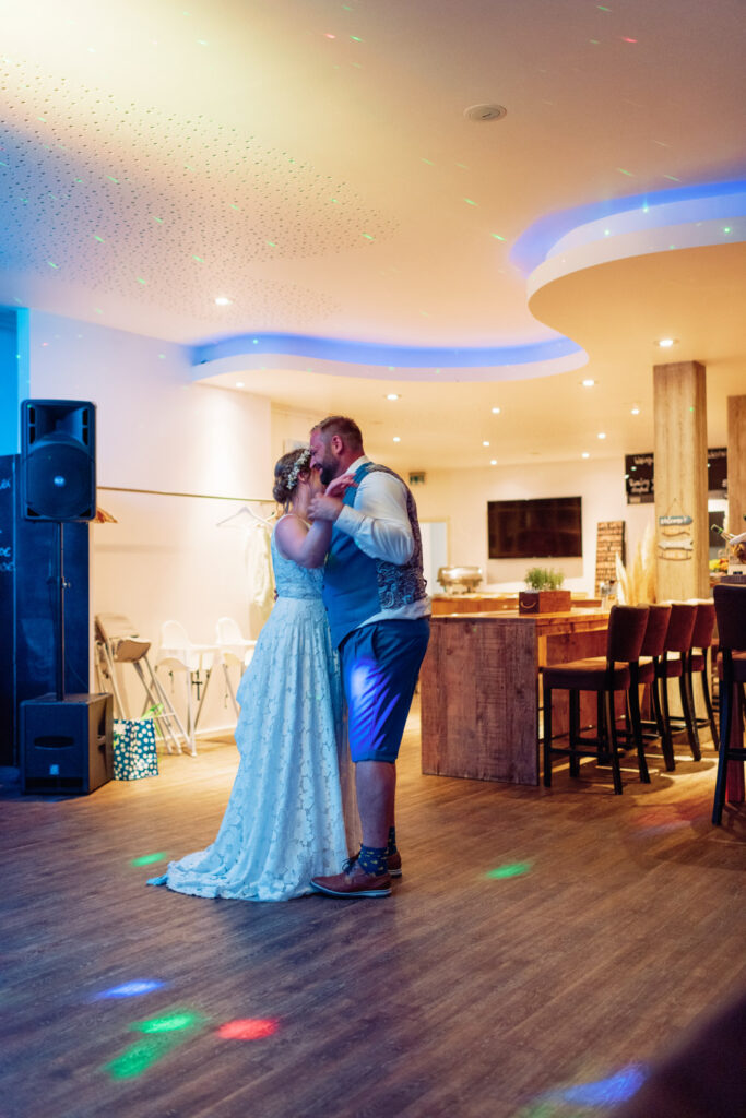 Fine Art Destination Wedding Photographer Europe | Nicole Mihelic | Hochzeit in Strande | Hochzeitsfotograf Strande | Hochzeitsfotograf Celle