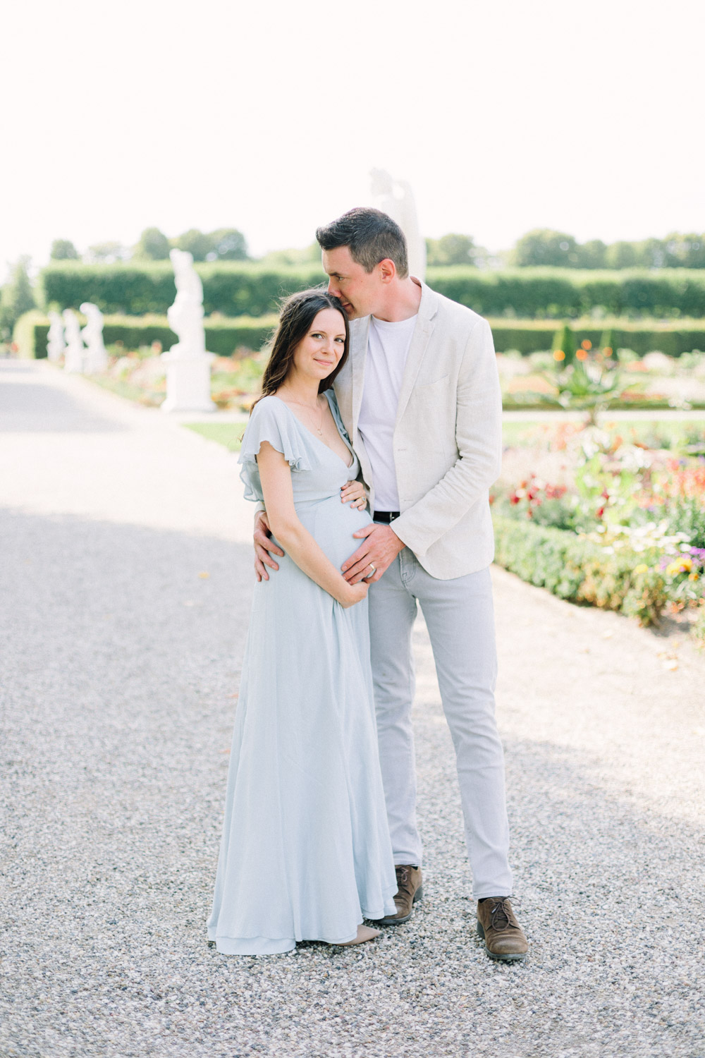 Fine Art Destination Wedding Photographer Europe | Nicole Mihelic Maternity Session by Julia Sloboda | Garten Herrenhausen Hannover
